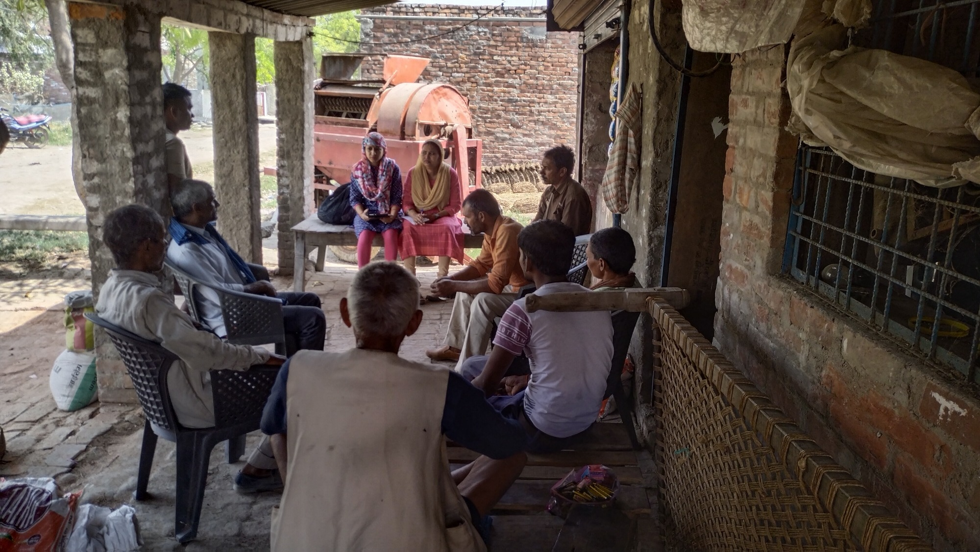 Introductory discussion about the monitoring campaign with a household in Alaulapur village
